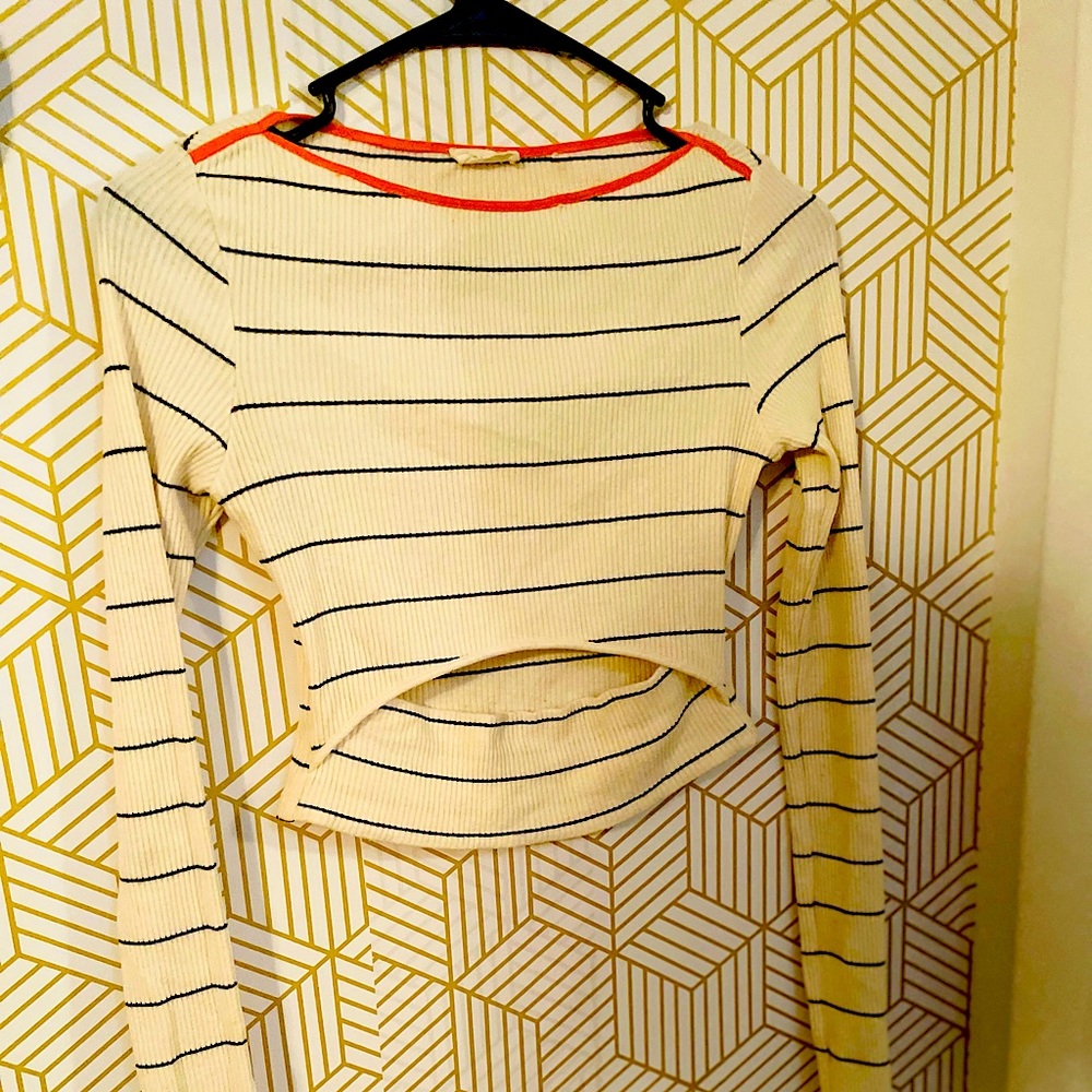 Long sleeve cutout Zara crop top women’s medium